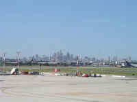 Sydney Airport.JPG (76700 byte)